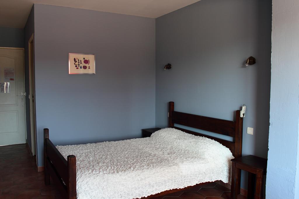 Hotel Le Couloubrier Le Muy Room photo