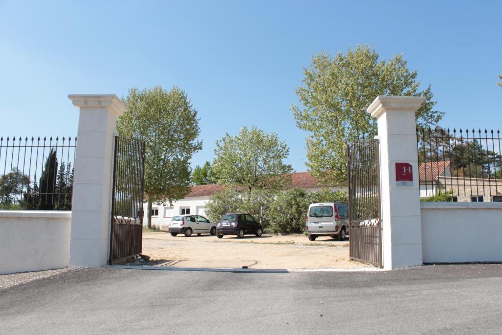 Hotel Le Couloubrier Le Muy Exterior photo