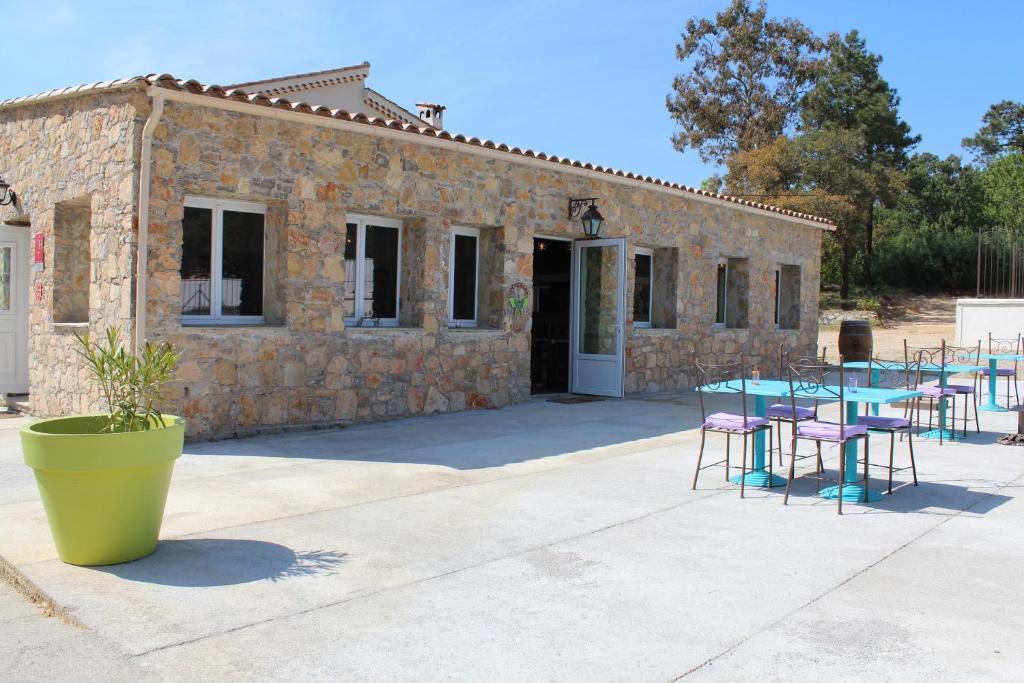 Hotel Le Couloubrier Le Muy Exterior photo