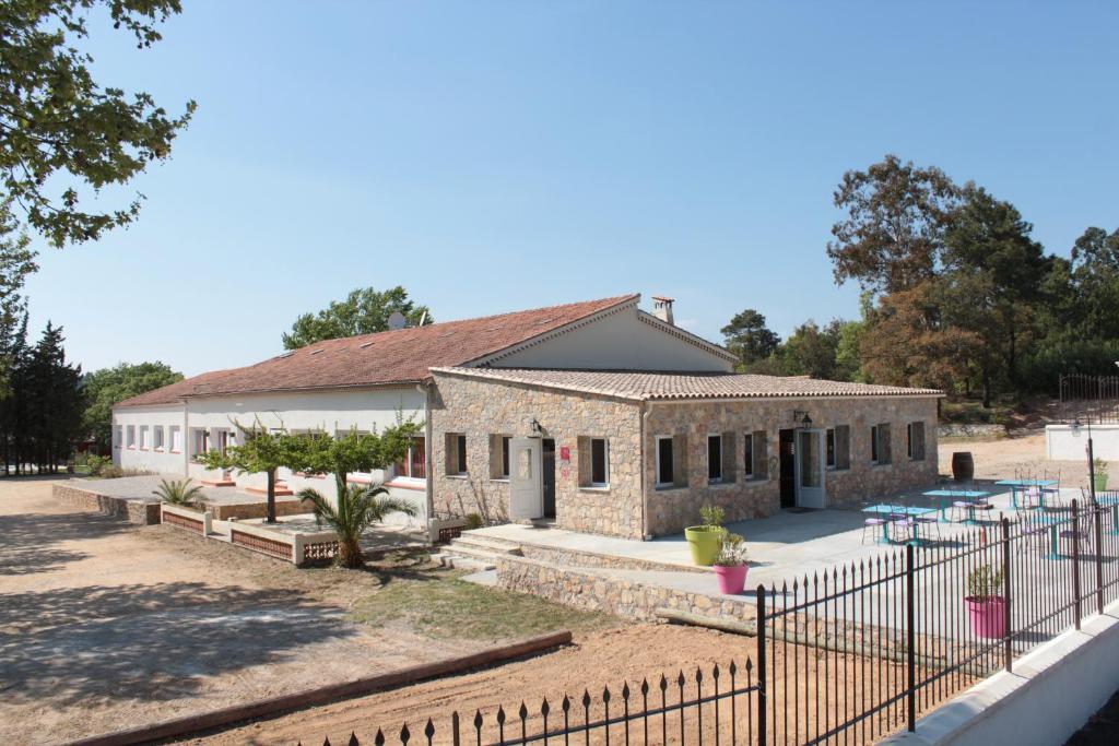Hotel Le Couloubrier Le Muy Exterior photo