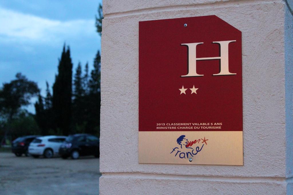 Hotel Le Couloubrier Le Muy Exterior photo
